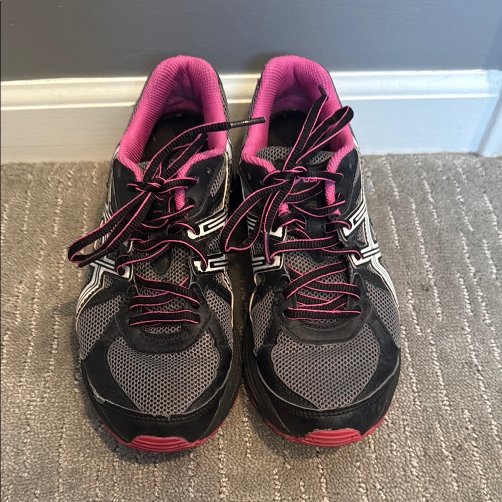 Black and Pink Athletic Running Shoes with Curved Sole
